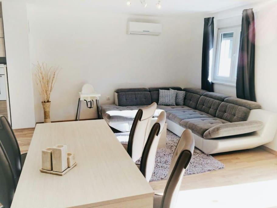 Liam Apartment Pula Exterior foto